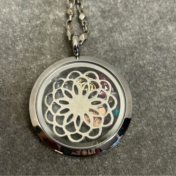 SOUTH Hill designs silver tone locket pendant necklace - Picture 6 of 9